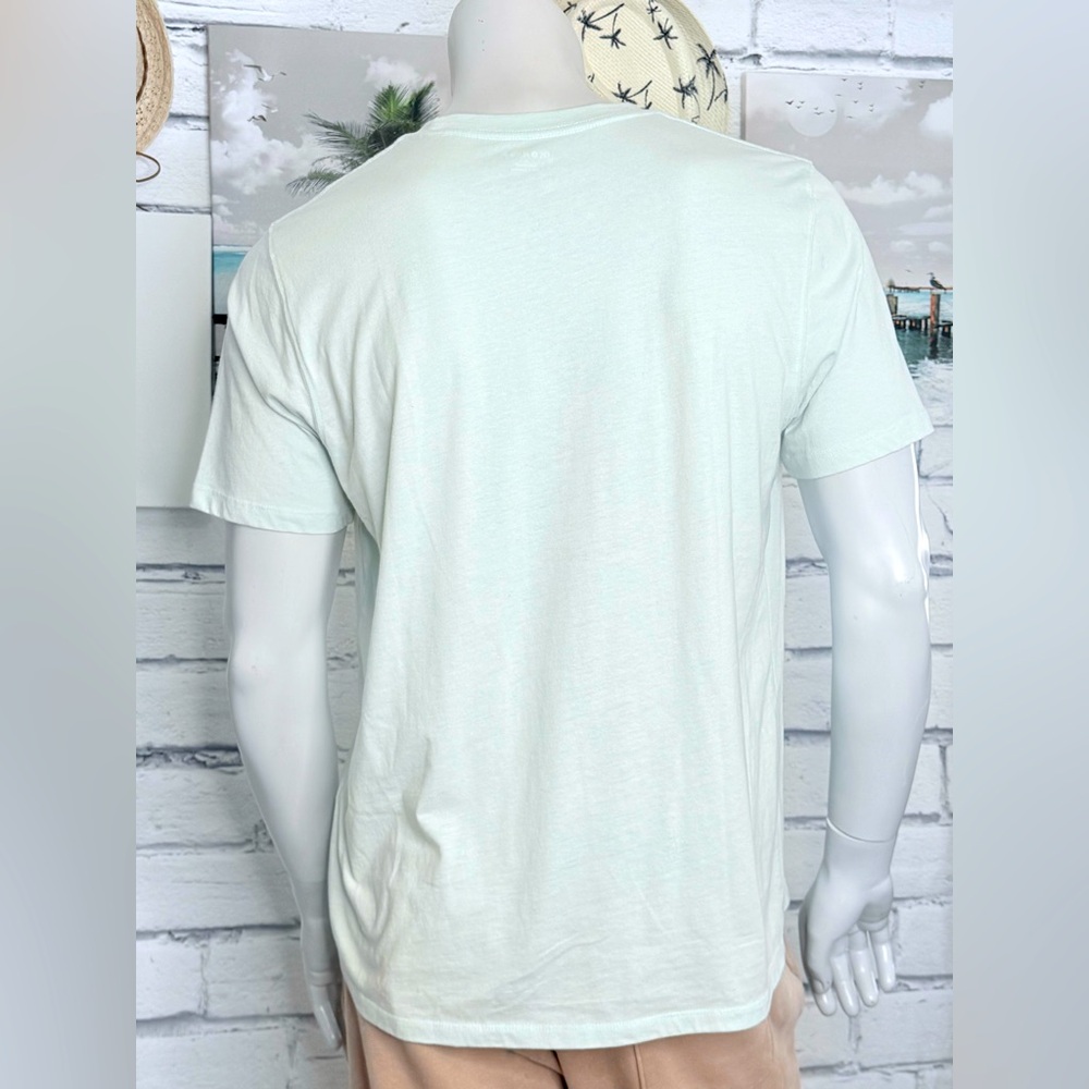 Old Navy Soft-Washed Palm Tree & Surfboards Graphic T-Shirt - Picture 5 of 7